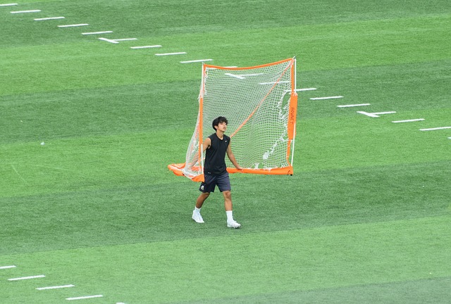 瞬间引发了